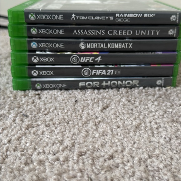 XBOX ONE WITH 6 VIDEOGAMES